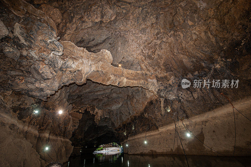 A natural bridge formed on the ceiling of Altınbeşik Cave